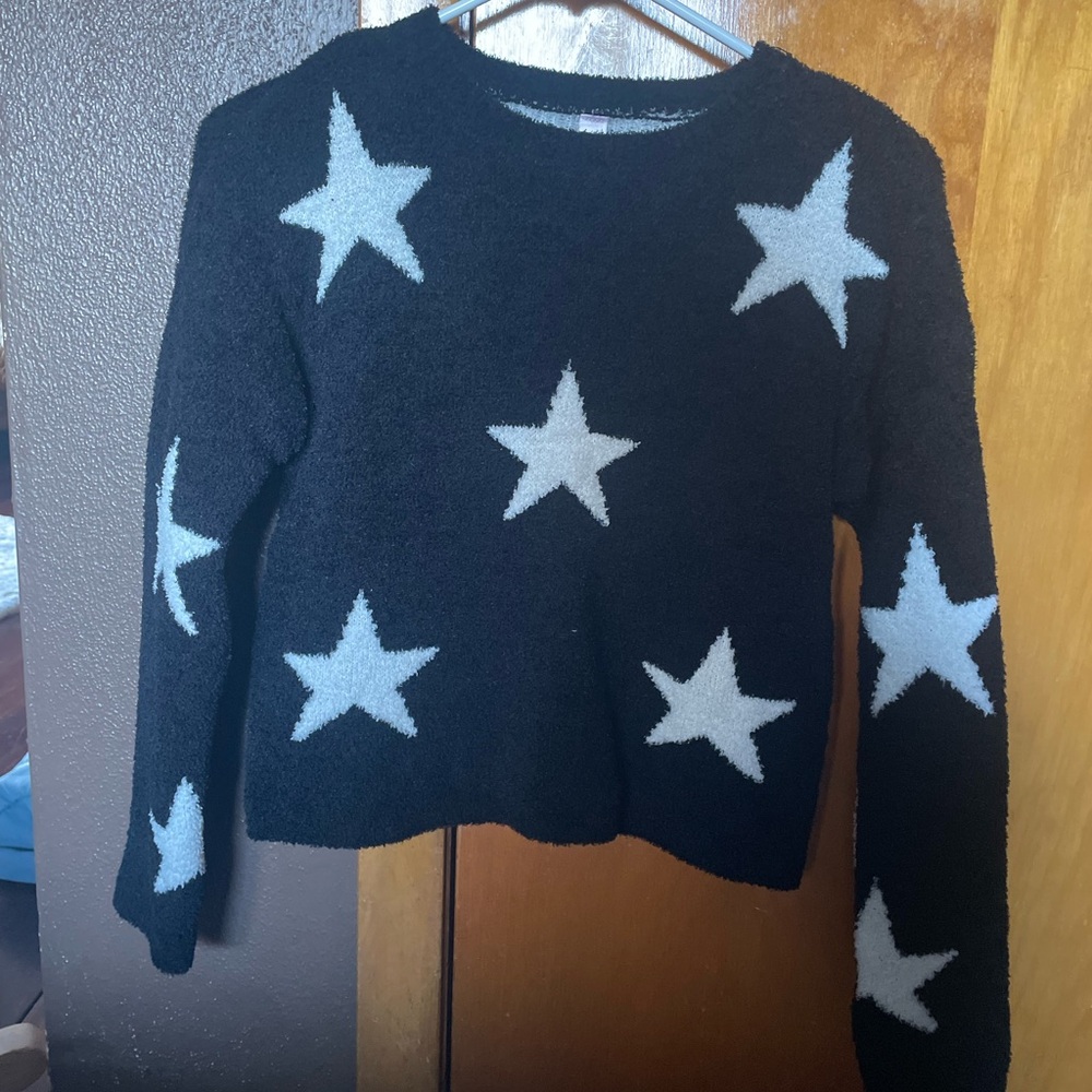 Francesca's Collections Black and White Star Sweater